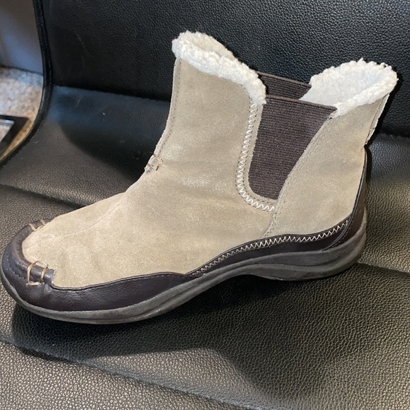 Women’s Lands End Cold Weather Shearling Boot - Picture 5 of 7